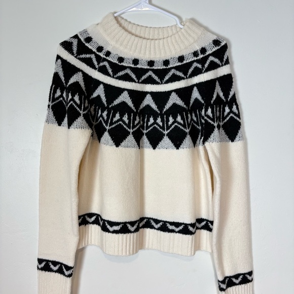Lulu's Black and Ivory Fair Isle Sweater Size Medium - Picture 2 of 7